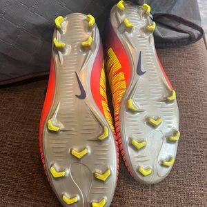 Size 10 Mens Nike Soccer Cleats